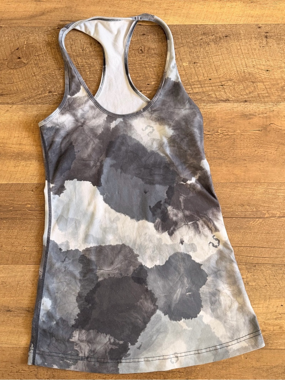 2000’s Lululemon cool racerback